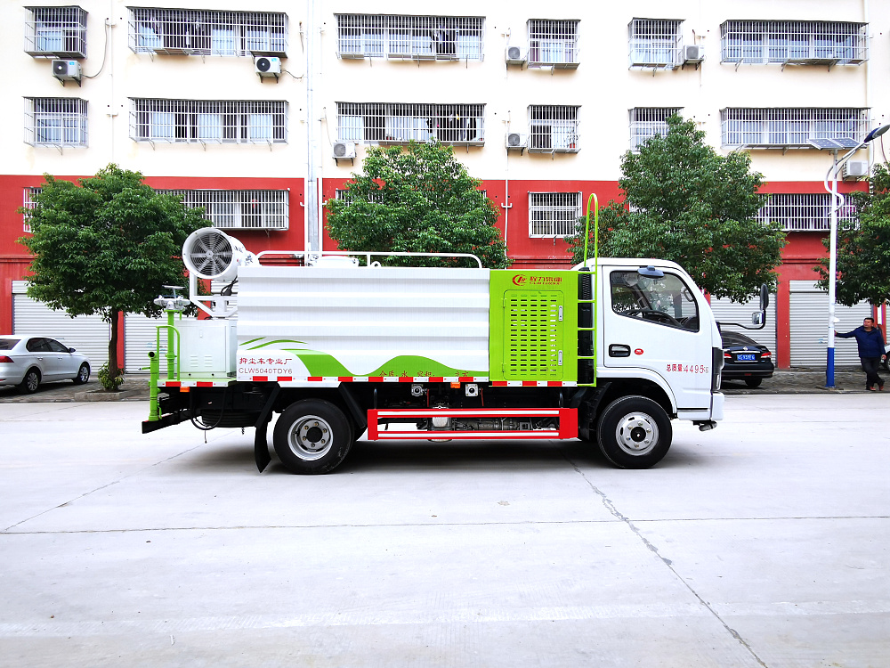 東風(fēng)小多利卡霧炮車國(guó)六4.5立方