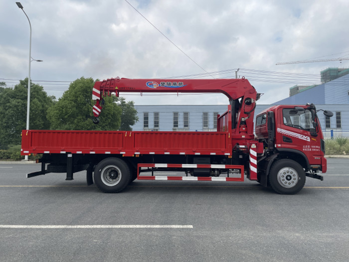 國(guó)六東風(fēng)暢行DV3單排 8噸隨車(chē)吊_隨車(chē)吊廠家